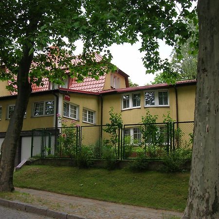 Hotel Pod Platanami Trzebnica Exterior photo